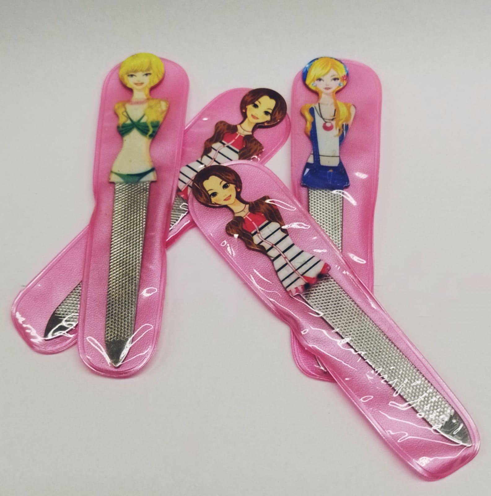 Lima de metal decorada con funda